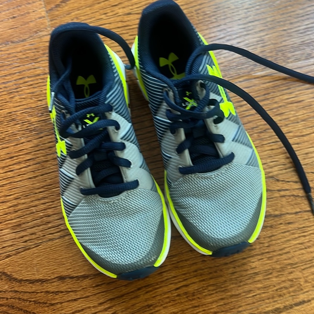 Under Armour Youth Sneaker